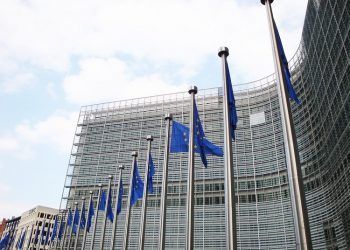 Europa aprueba 408 millones de euros para la descarbonización de la industria española