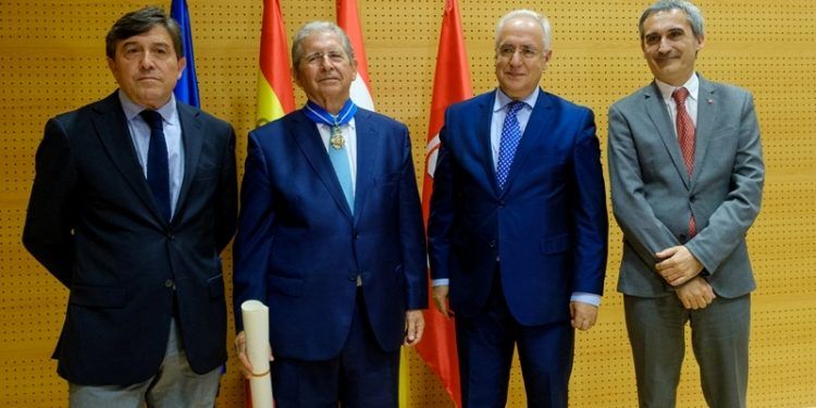 presidente del Grupo CLH Merito Civil
