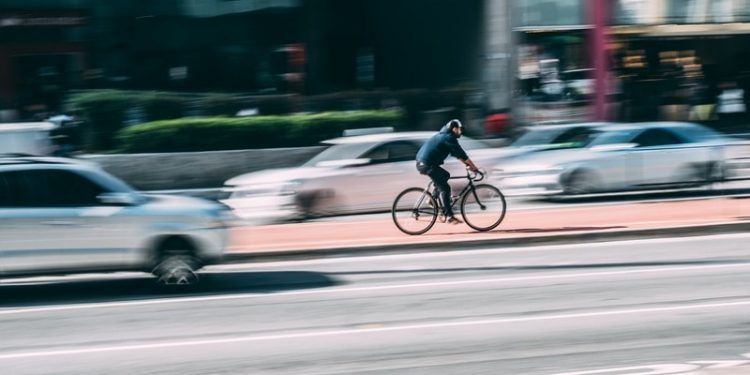 transporte activo a pie o en bicicleta