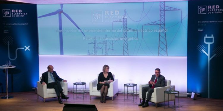 La generación eléctrica sin CO2 crece hasta el 62,5% en 2018, y las emisiones bajan un 15%