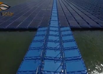 Ciansolar fotovoltaica sobre agua