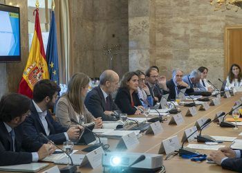 La reunión para fortalecer la cooperación entre Francia, España y Portugal, ha contado con representantes de la Comisión Europea y gestores nacionales de redes de transporte. Foto: Ministerio para la Transición Ecológica.