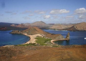 Galápagos. Isla Bartolomé. Foto: Pete from USA - Bartolome View, CC BY-SA 2.0,