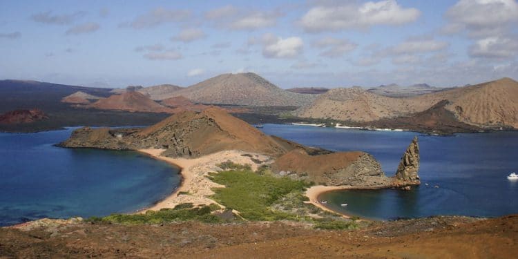 Galápagos. Isla Bartolomé. Foto: Pete from USA - Bartolome View, CC BY-SA 2.0,