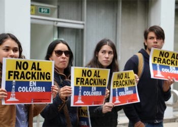 Integrantes de la Alianza Colombia Libre de Fracking el día de la decisión del Consejo de Estado de Colombia. Foto: Alianza.