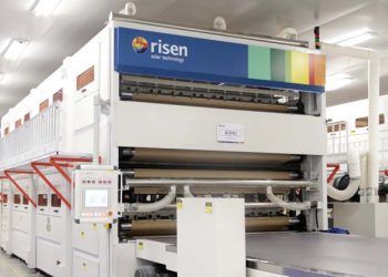 Cadena de montaje de Risen Technology en China