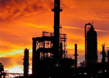 AOP. Entre las industrias que pueden optar al PERTE están la industria química, refino de petróleo, metalurgia y fabricación de papel y pasta de papel.