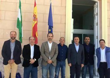 Diferentes alcaldes de municipios afectados por el cierre de las centrales térmicas han firmado la Declaración de Carboneras. Foto: Europa Press.