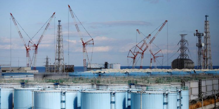 Plantas eólicas y solares en el corazón del escape nuclear de Japón