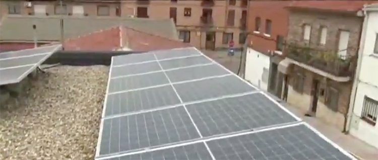 Instalación fotovoltaica en azotea. Fuente: Telemadrid.