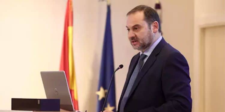 José Luis Ábalos, Minisro de Transportes, durante su intervención en el VIII Congreso de Ingeniería Civil. Foto: Europa Press.