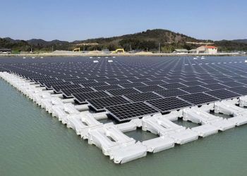 Planta de paneles fotovoltaicos flotantes. Foto: PV Magazine.