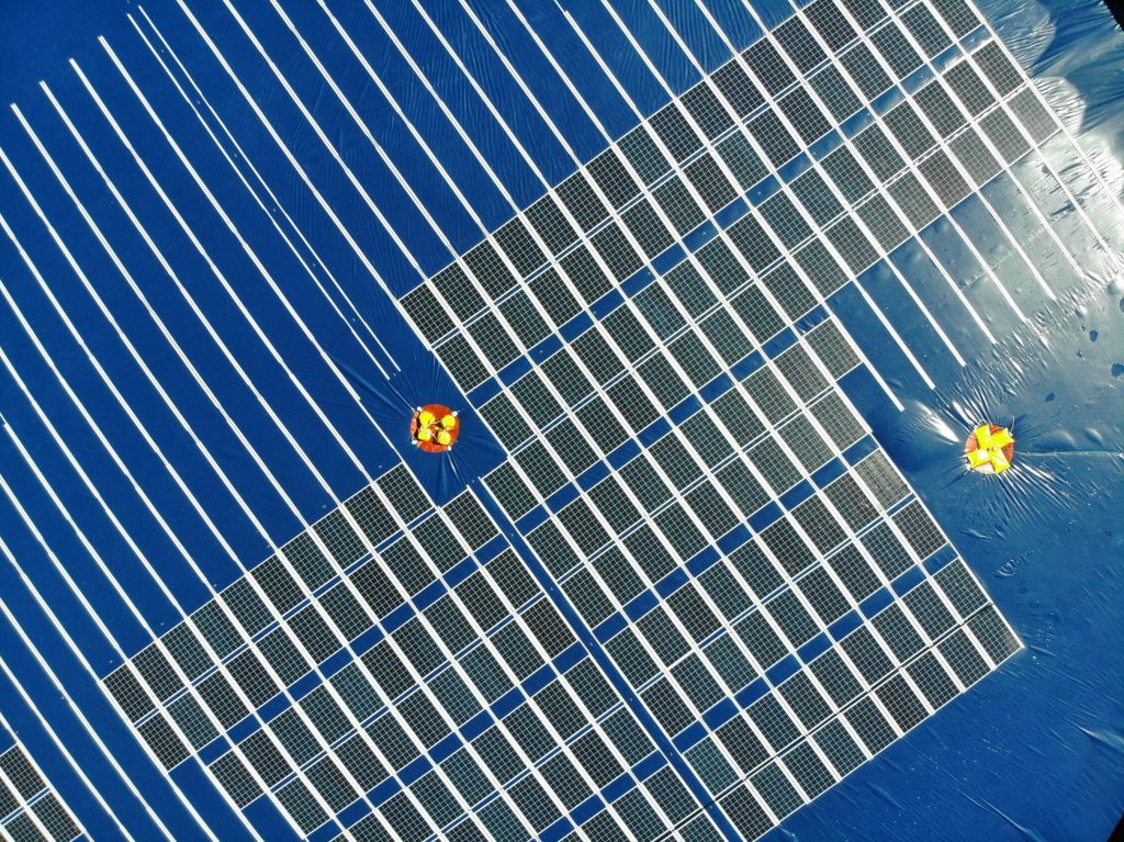 Energía solar flotante