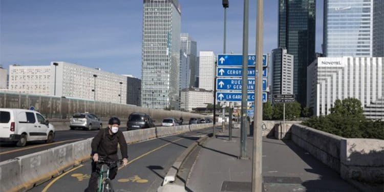 París durante el confinamiento. Foto: Bloomberg.