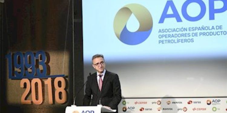 El presidente de AOP, Luis Aires, interviene durante el acto del 25º aniversario de la Asociación. Foto EuropaPress.