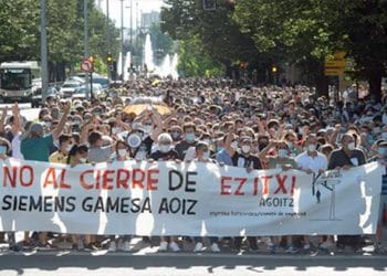 Manifestación contra el cierre de la planta de Aoiz de Siemens Gamesa. Foto: EFE.