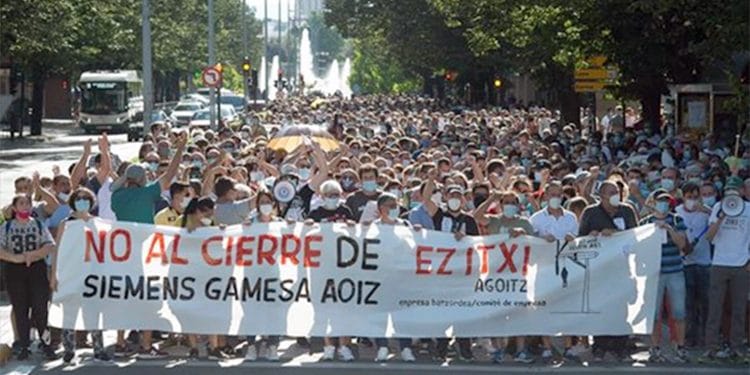 Manifestación contra el cierre de la planta de Aoiz de Siemens Gamesa. Foto: EFE.