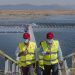 Guillermo Fernández Vara, presidente de la Junta de Extremadura, y José Manuel Entrecanales, presidente de Acciona, durante el acto de inauguración de la planta fotovoltaica flotante de Sierra Brava.