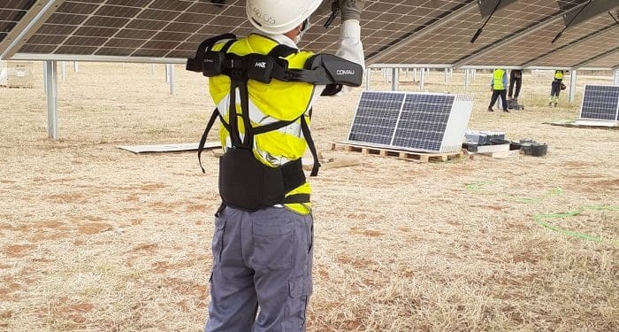 Usan «exoesqueletos» para construir dos parques solares en Carmona