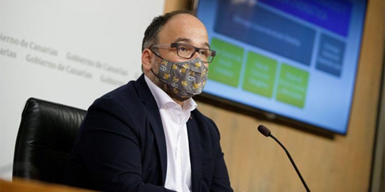 José Antonio Valbuena, consejero del Área de Transición Ecológica de Canarias, ha anunciado nuevas estrategias de energías renovables marinas y de generación térmica convencional.