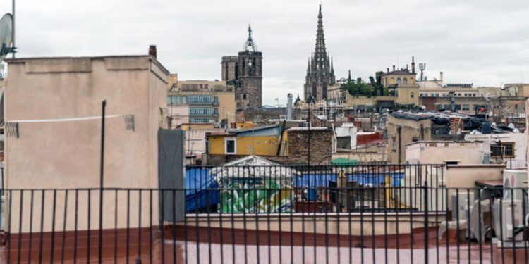 La rehabilitación energética de las viviendas, el impulso de las renovables y del autoconsumo, entre las prioridades de esta nueva medida del Ayuntamiento de Barcelona. Foto: Info Cat.