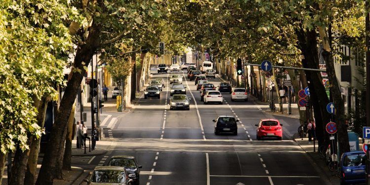 ¿Cuáles son las medidas más efectivas para descarbonizar el transporte en España?