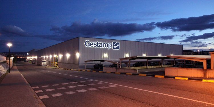 Naturgy firma un acuerdo con Gestamp para suministrarle energía renovable en España