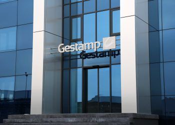 Naturgy firma un acuerdo con Gestamp para suministrarle energía renovable en España