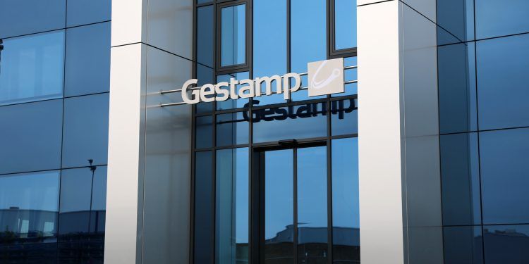 Naturgy firma un acuerdo con Gestamp para suministrarle energía renovable en España