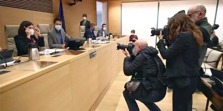 La presidenta de la CNMC explica en el Congreso el porqué de la subida del precio de la luz de enero. FOTO: Europa Press.