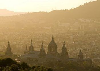 La AMB declara la emergencia climática en la metrópolis de Barcelona y propone cinco medidas para reducir las emisiones
