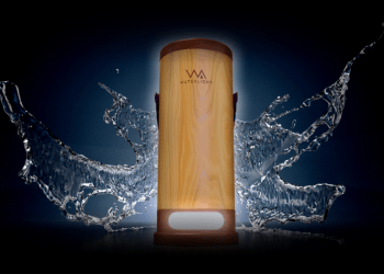 Waterlight, una linterna inalámbrica que convierte el agua salada en electricidad
