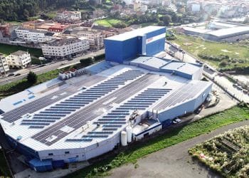 Centro de producción de Nueva Pescanova de Arteixo con la instalación de paneles solares de EiDF Solar.