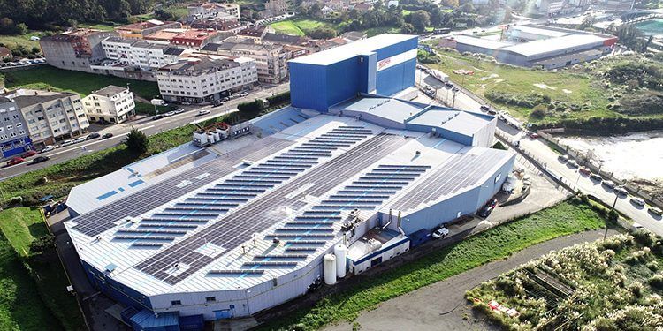 Centro de producción de Nueva Pescanova de Arteixo con la instalación de paneles solares de EiDF Solar.