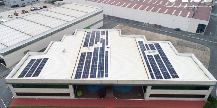 Con esta cubierta de autoconsumo A&B Innovation evitará 40 toneladas de CO2 al año