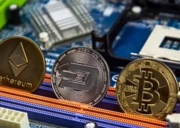 Criptomonedas. Representación de: ethereum, dogecoin y bitcoin. Foto: Europa Press.