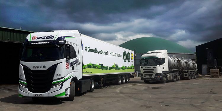 Camiones que funcionan biometanol hecho a base de restos de comida de los supermercados Lidl