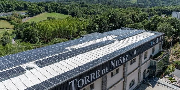 Instalación fotovoltaica en la planta de Torre de Núñez en Conturiz, Lugo
