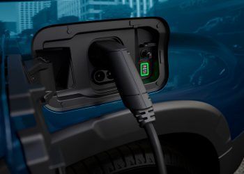 ¿Cuántos paneles solares son necesarios para cargar un coche eléctrico en casa?