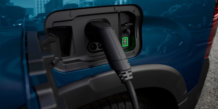 ¿Cuántos paneles solares son necesarios para cargar un coche eléctrico en casa?