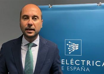 Eduardo Maynau, delegado de REE en Baleares, anuncia el informe favorable del proyecto de interconexión de Ibiza y Formentera.
