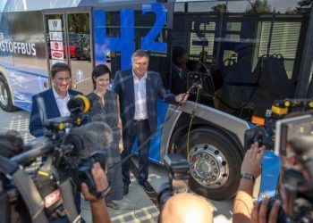 Fronius prueba un autobús de hidrógeno producido a partir de energía solar