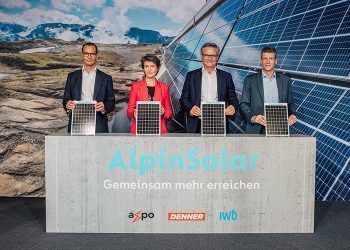 En la inauguración de AlpinSolar han intervenidos la ministra suiza de Energía y los respectivos CEO de Axpo, IWB y Denner.