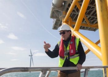 gnacio Galán, presidente de Iberdrola, en el parque eólico marino de West of Duddon Sands.