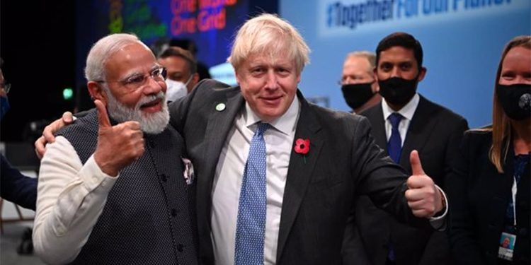 Boris Jonhson, primer ministro británico, y Narenda Modi, primer ministro de la INdia, durante la COP26. Foto: Jeff J Mitchell/PA Wire/dpa.