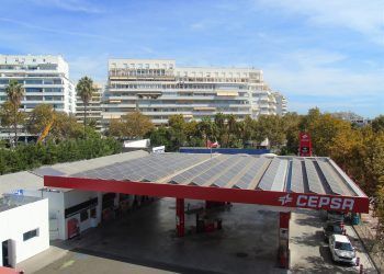 Cepsa instalará paneles solares en sus estaciones de servicio en España y Portugal