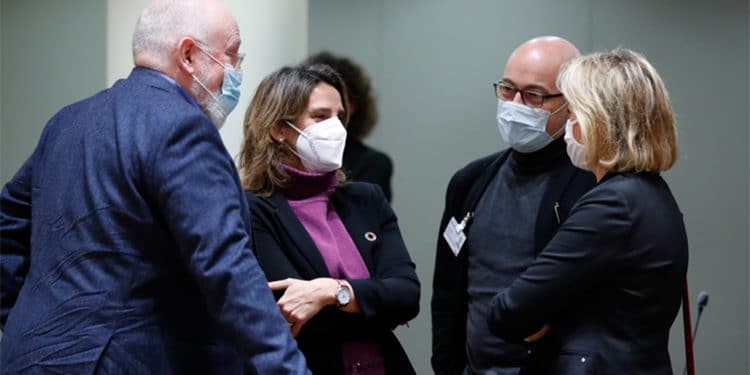 LA vicepresidenta pide avanzar en una transición justa y equilibrada