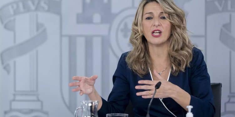 Yolanda Díaz opina sobre el gas natural y la nuclear.