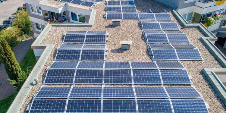 El aumento del precio de la luz duplica la potencia instalada de autoconsumo en 2021