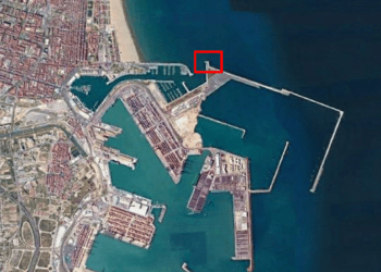 El puerto de Valencia instala un dispositivo para generar energía eléctrica con la fuerza de las olas del mar